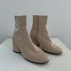 Intentionally Blank, LUCK Clouds Leather. Size 8
